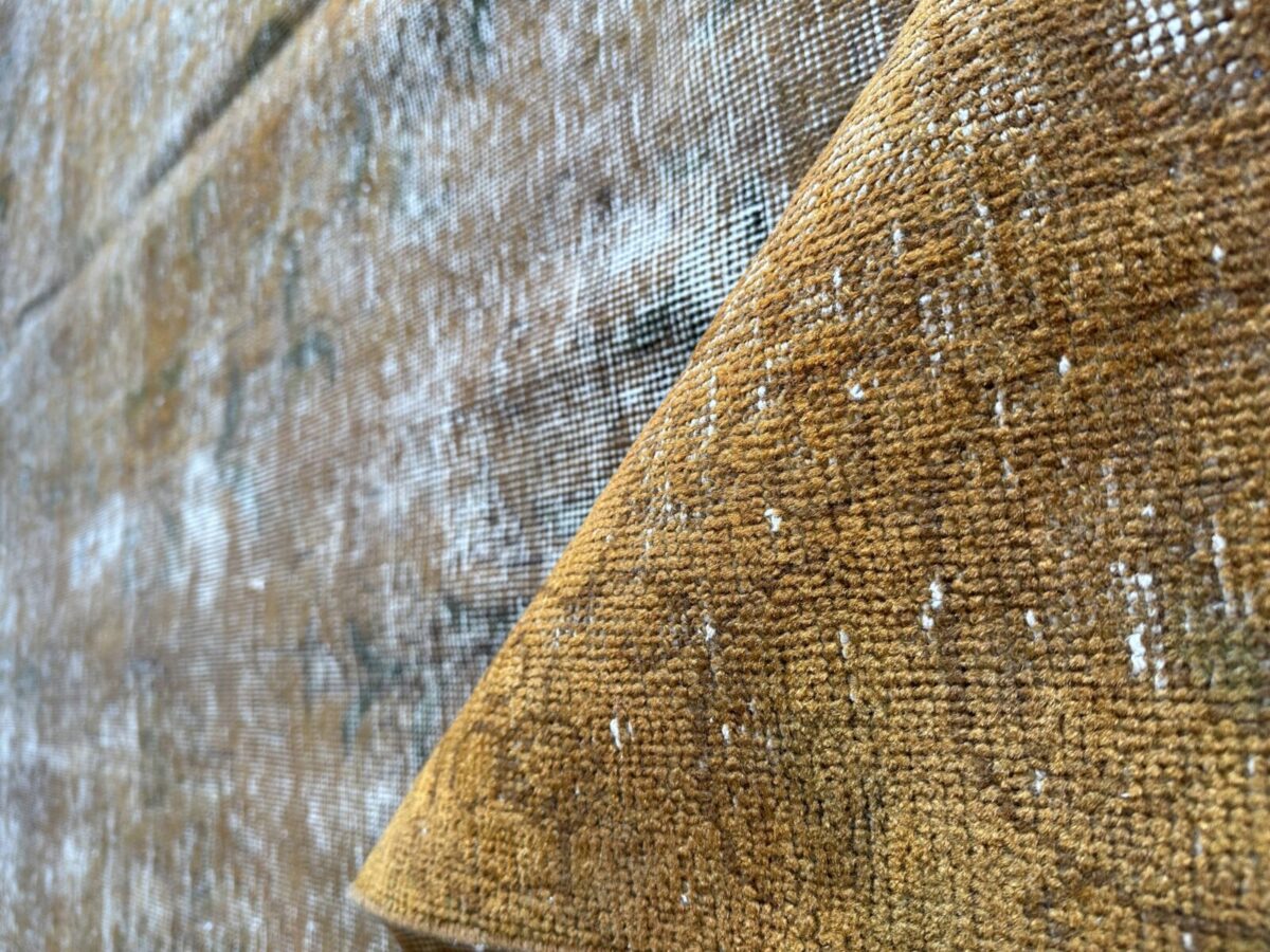 alfombra-vintage-overdyed-persa-grande-dorada-textura2