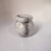 difusor-aroma-mármol-decorativo-yoga-relajante-gris-detras
