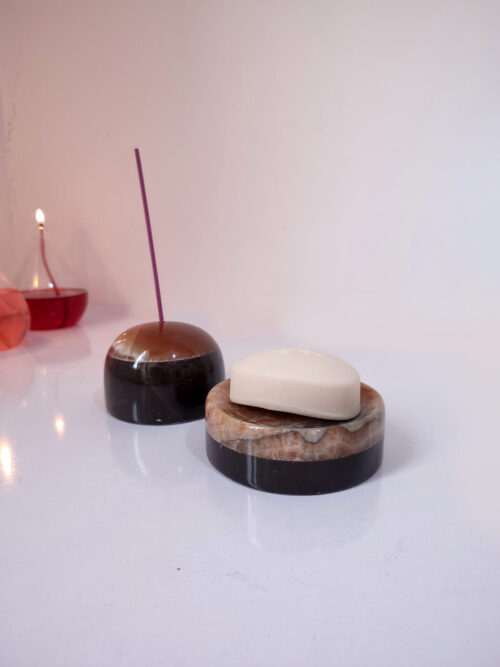 jabonera-mármol-luja-baño-marrón-negro-ambiente