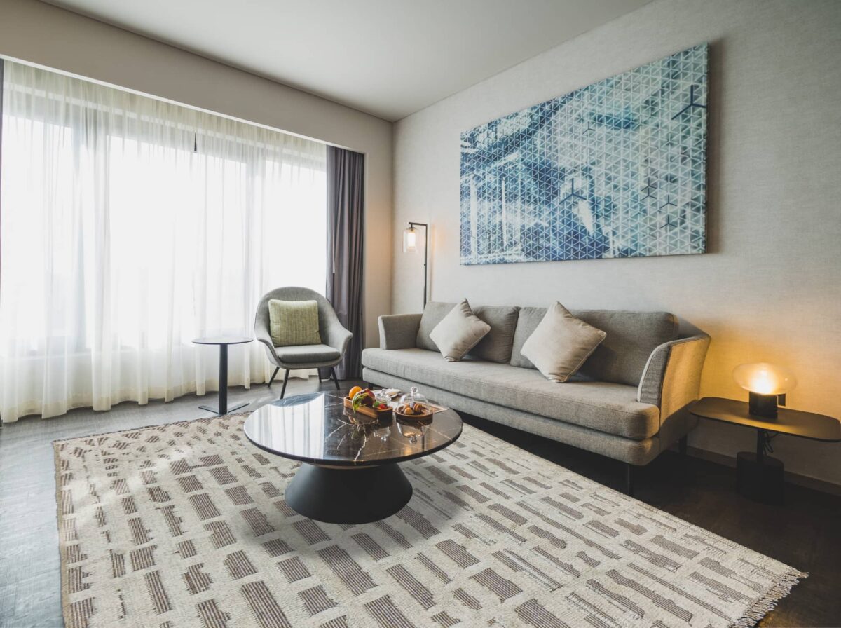 kilim-moderno-persa-estampado-handloom-crema-mediano-ambiente