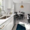 tapete-decorativo-liso-azul-oscuro-pequeño-ambiente